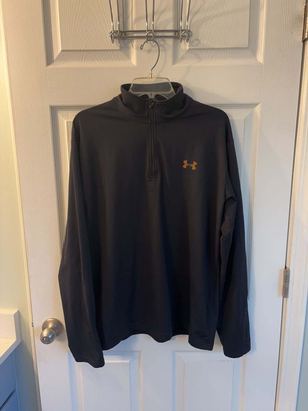Under Armour Men's Large 1/4 Zip Pullover Black